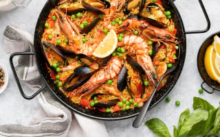 Paella aux fruits de mer et poisson