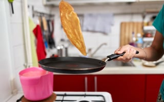 Concours de lancer de crêpes