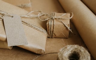 sachets de papier kraft et ficelle