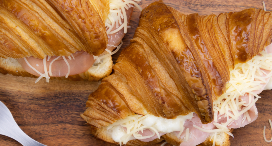 Croissants au jambon et au gruyère