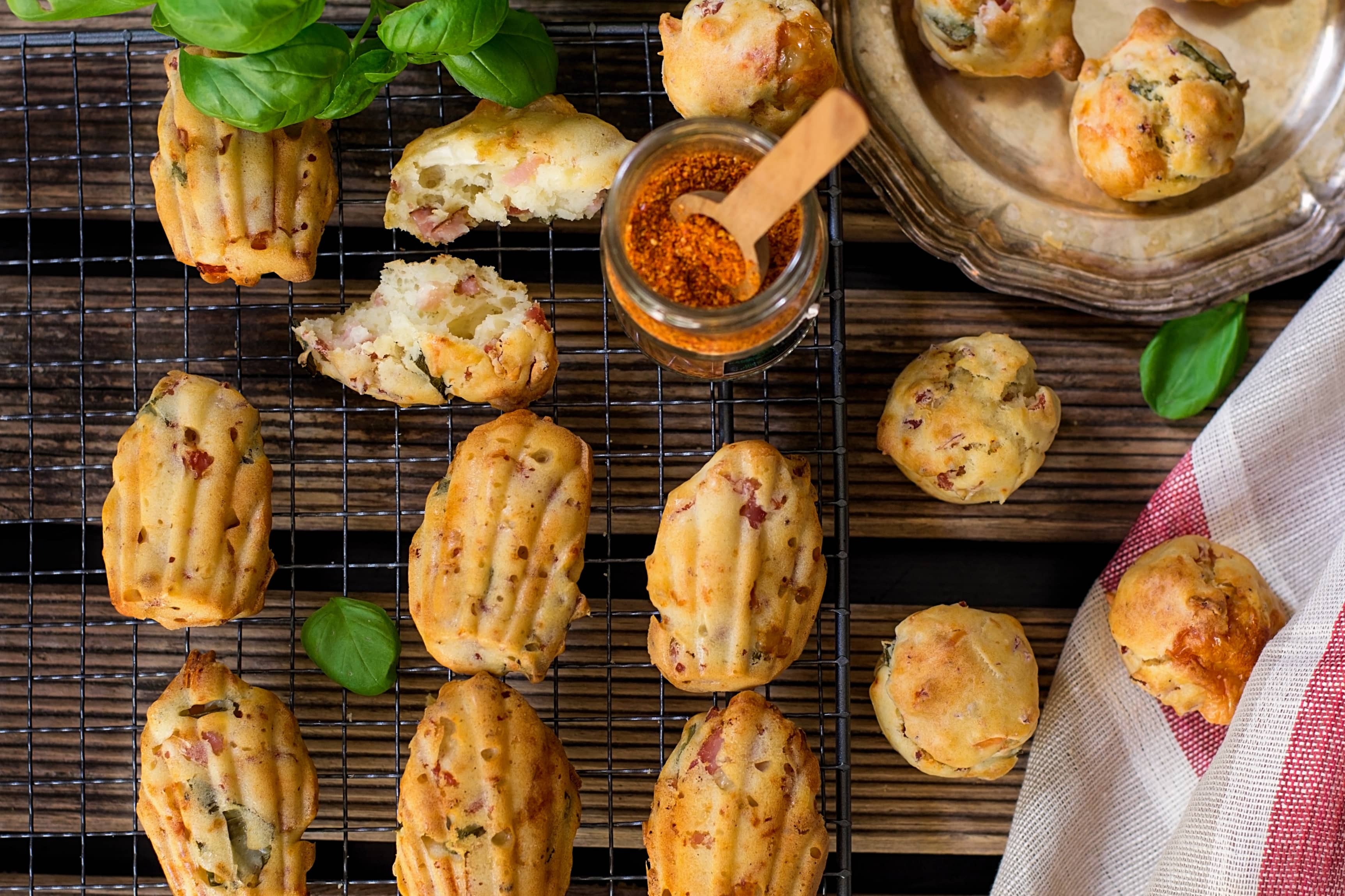 Madeleines à la raclette et au chorizo