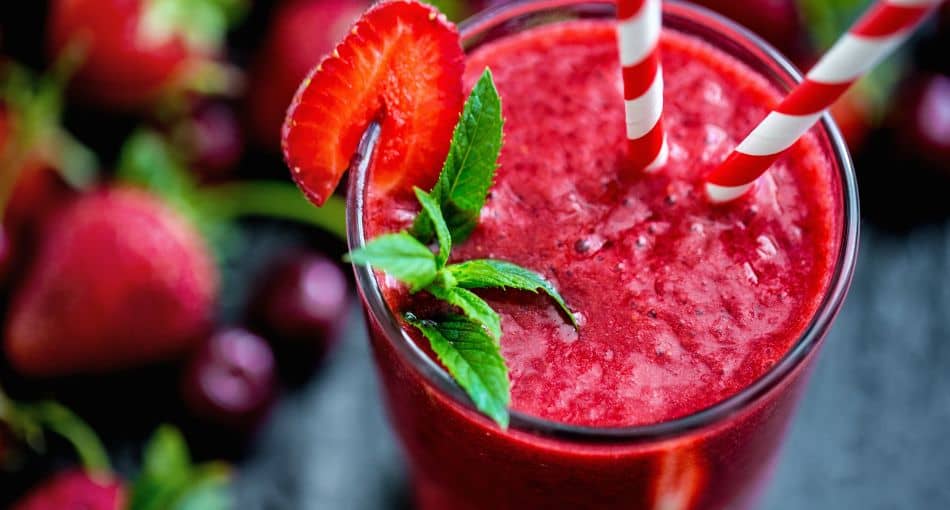Smoothie à la fraise et à la rhubarbe