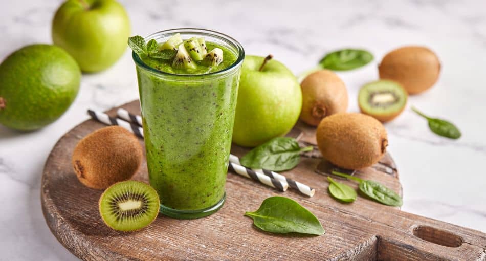 Smoothie à l’avocat, à la pomme verte et au kiwi