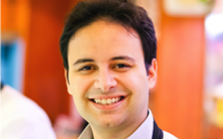 Julien, chef de rayon chez U