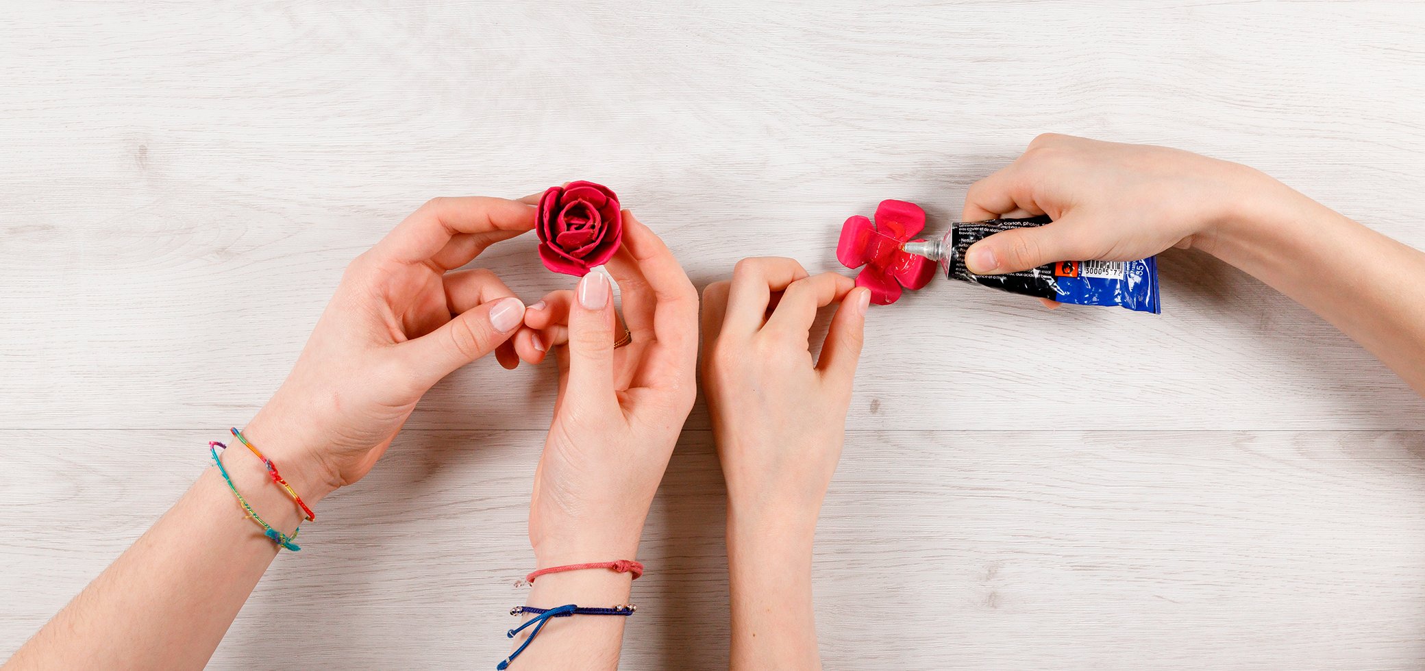 Des roses en boites &agrave; oeufs