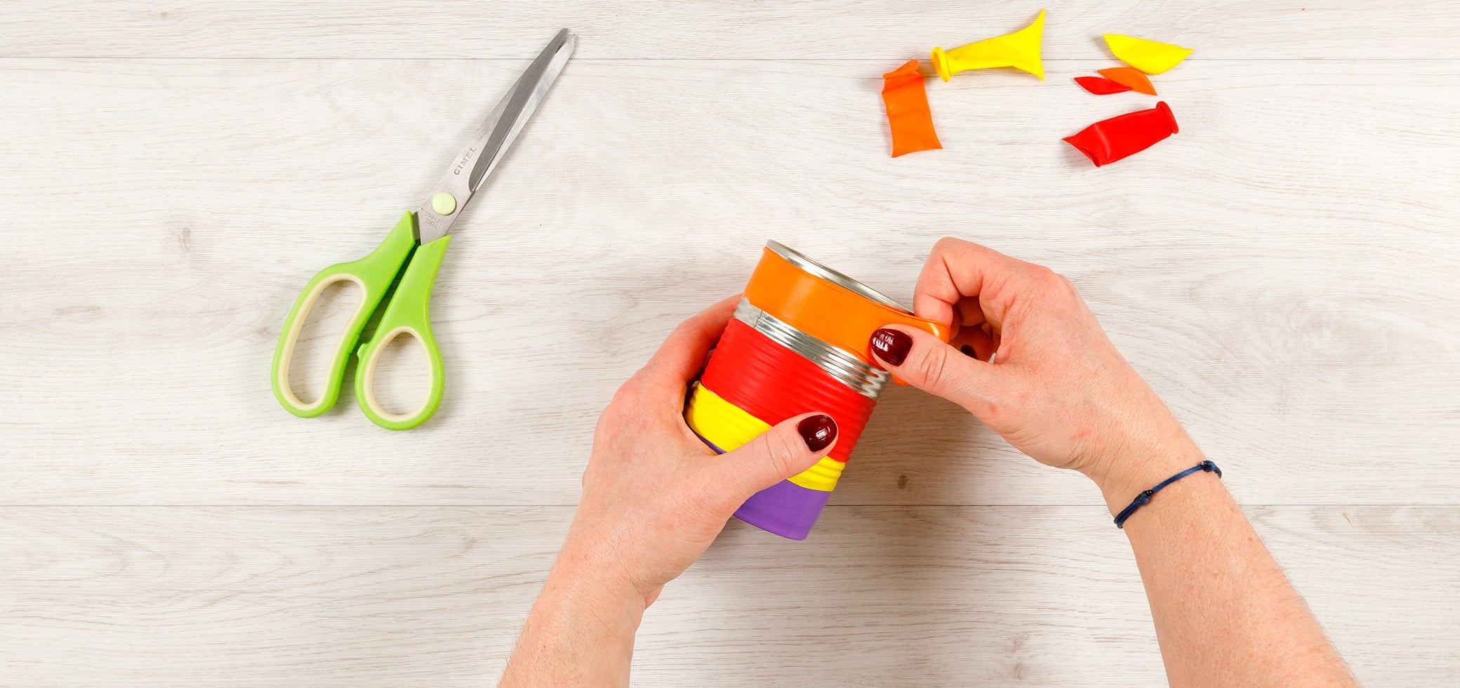 Des pots &agrave; crayons en ballons