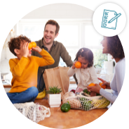 Visuel de famille rentrant des courses