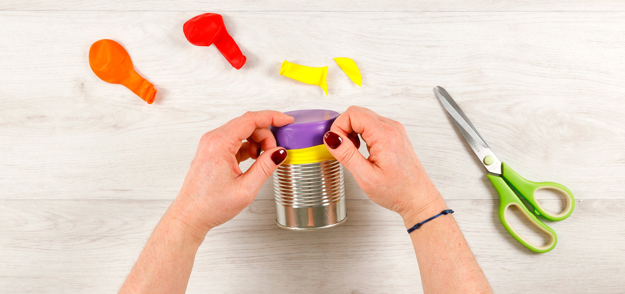 Des pots &agrave; crayons en ballons